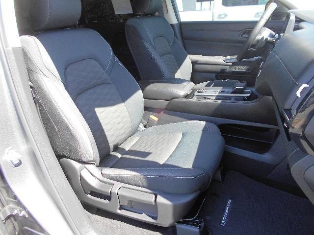 2025 Nissan Pathfinder SV 4WD