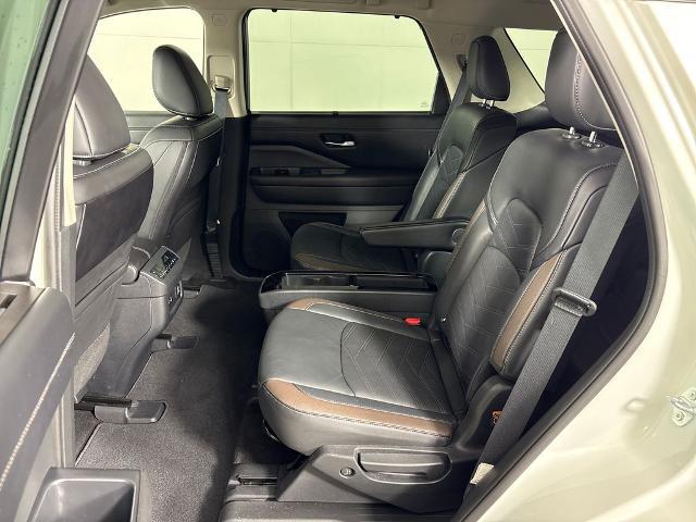 2024 Nissan Pathfinder Platinum FWD