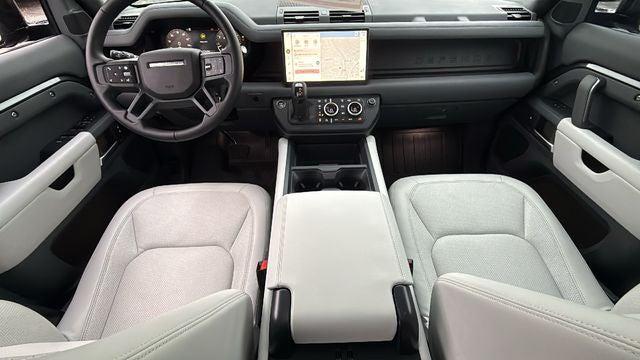 2025 Land Rover Defender 130 P400 X-Dynamic SE