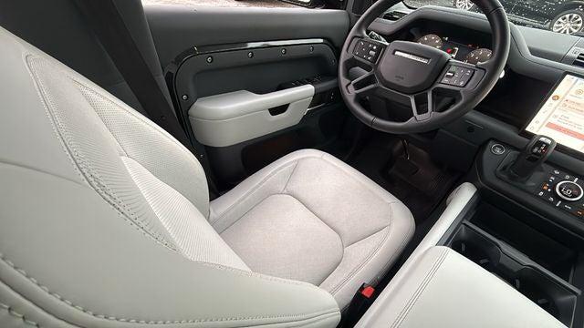 2025 Land Rover Defender 130 P400 X-Dynamic SE