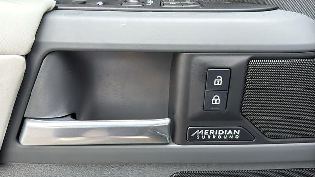 2025 Land Rover Defender 130 P400 X-Dynamic SE