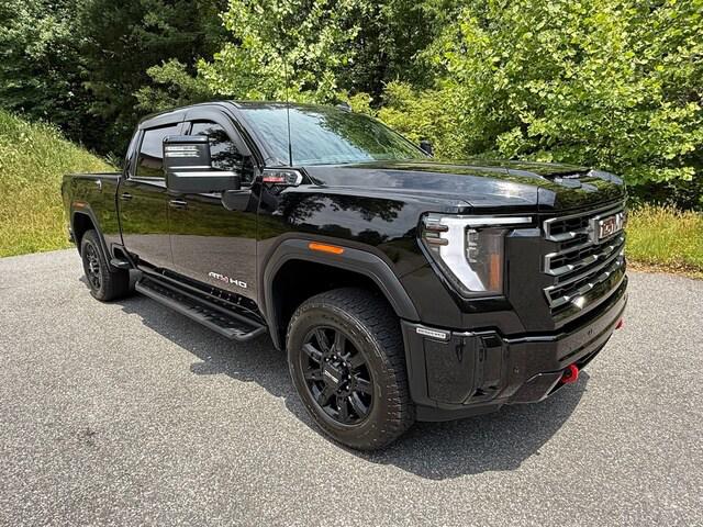 2025 GMC Sierra 2500HD 4WD Crew Cab Standard Bed AT4