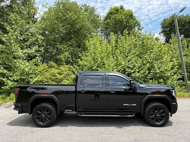 2025 GMC Sierra 2500HD 4WD Crew Cab Standard Bed AT4