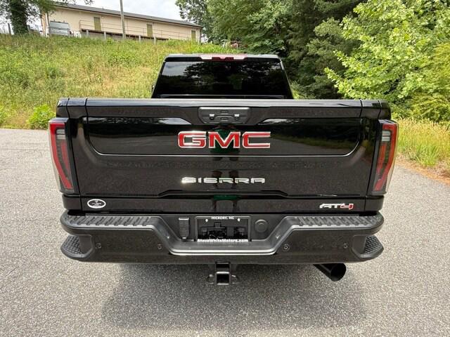 2025 GMC Sierra 2500HD 4WD Crew Cab Standard Bed AT4
