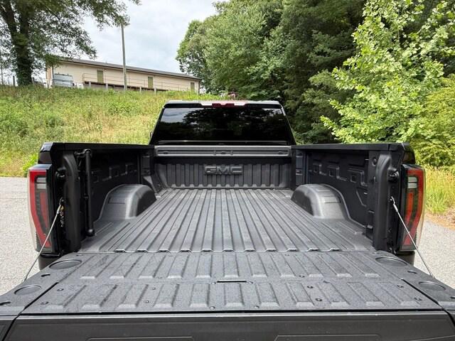 2025 GMC Sierra 2500HD 4WD Crew Cab Standard Bed AT4