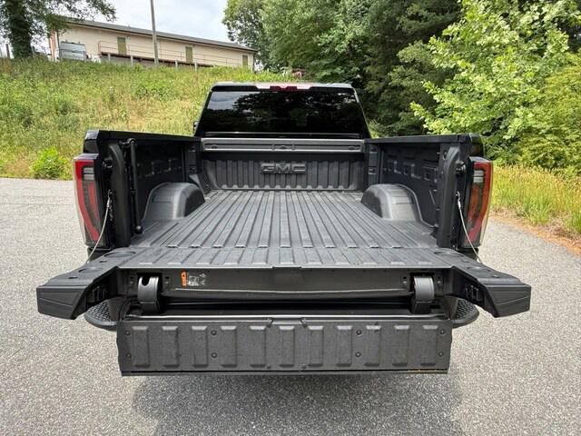 2025 GMC Sierra 2500HD 4WD Crew Cab Standard Bed AT4