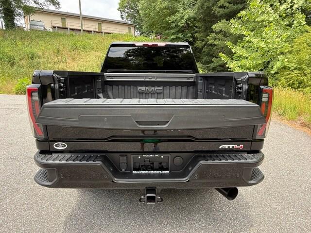 2025 GMC Sierra 2500HD 4WD Crew Cab Standard Bed AT4