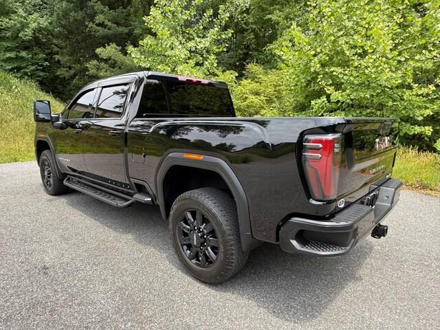 2025 GMC Sierra 2500HD 4WD Crew Cab Standard Bed AT4