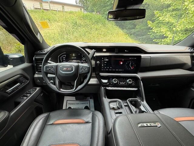 2025 GMC Sierra 2500HD 4WD Crew Cab Standard Bed AT4