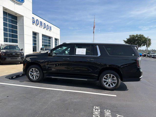 2025 Chevrolet Suburban 4WD Premier