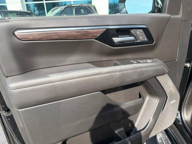 2025 Chevrolet Suburban 4WD Premier