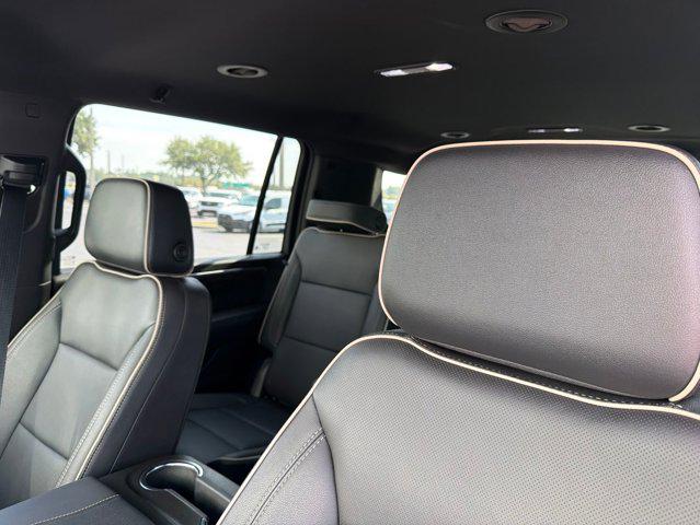 2025 Chevrolet Suburban 4WD Premier