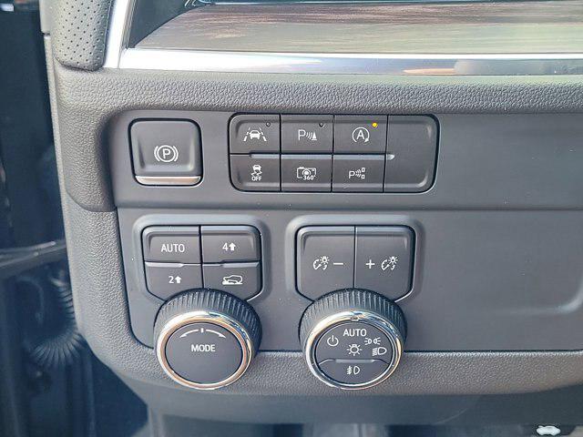 2025 Chevrolet Suburban 4WD Premier
