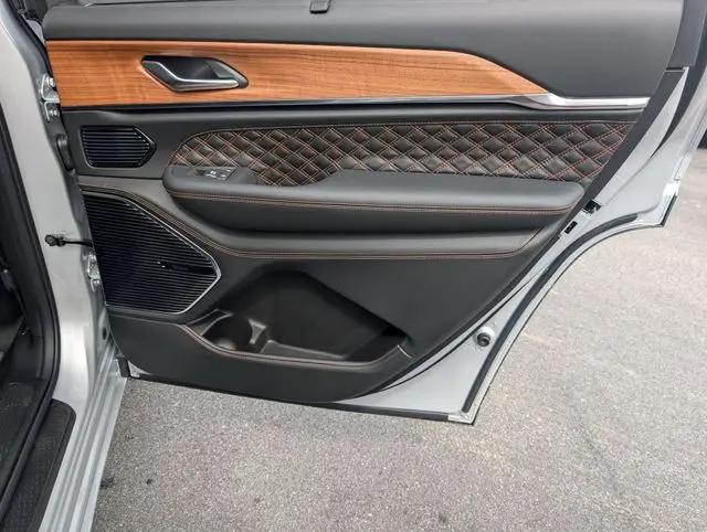 2026 Jeep Grand Cherokee L Summit 4x4