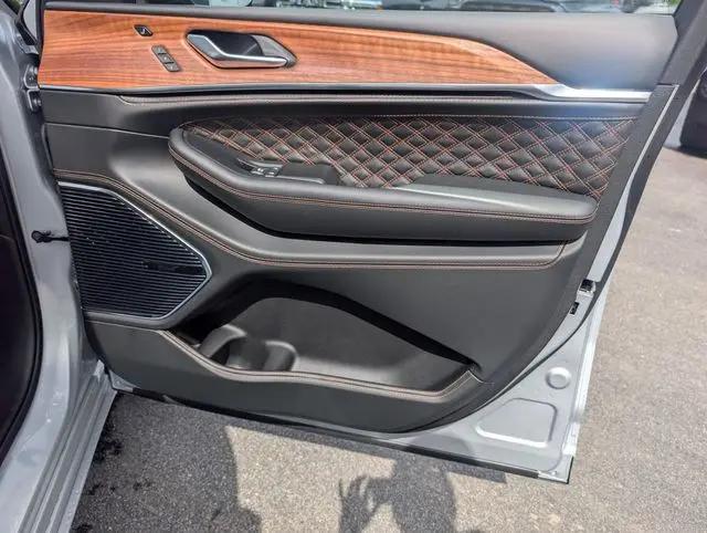 2026 Jeep Grand Cherokee L Summit 4x4