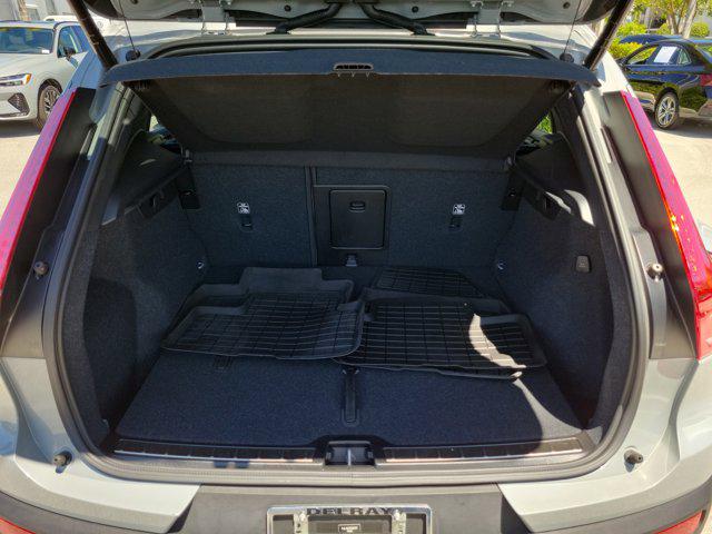 2024 Volvo XC40 B5 Plus Bright Theme