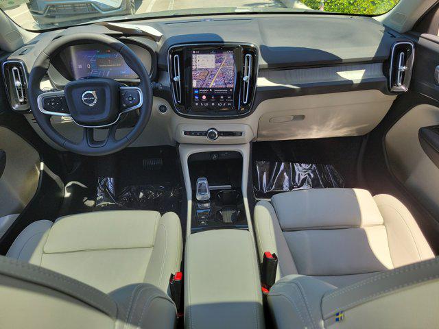 2024 Volvo XC40 B5 Plus Bright Theme