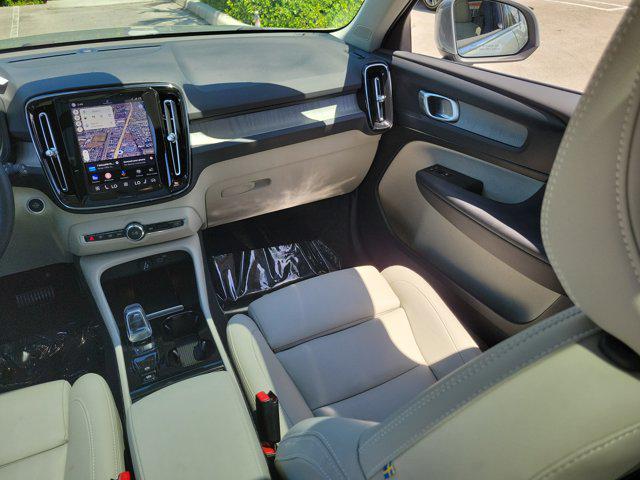 2024 Volvo XC40 B5 Plus Bright Theme
