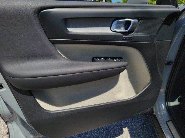 2024 Volvo XC40 B5 Plus Bright Theme