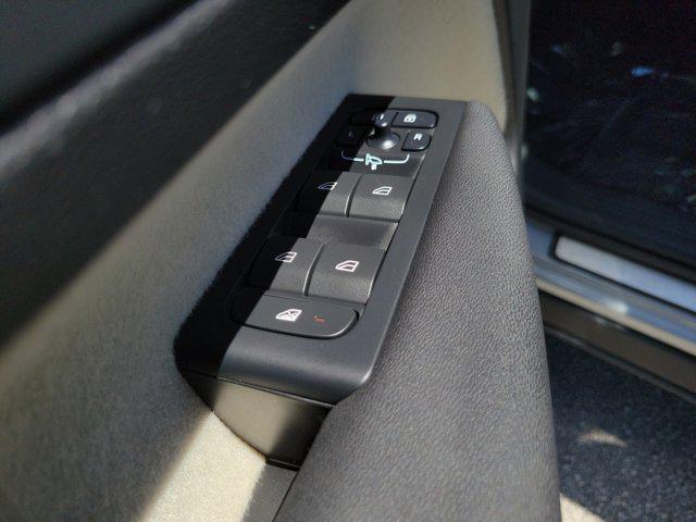 2024 Volvo XC40 B5 Plus Bright Theme