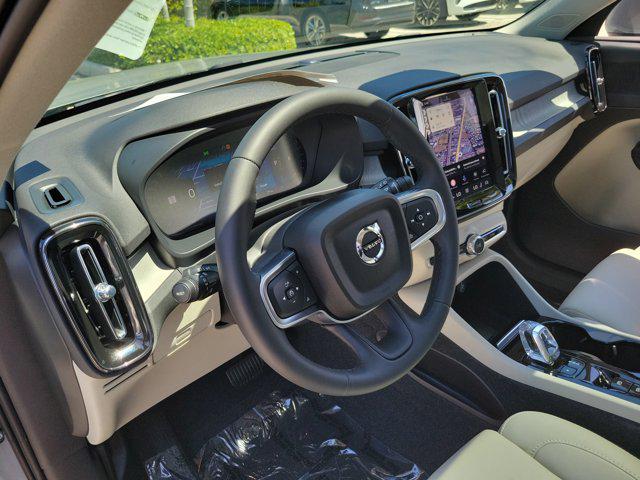 2024 Volvo XC40 B5 Plus Bright Theme