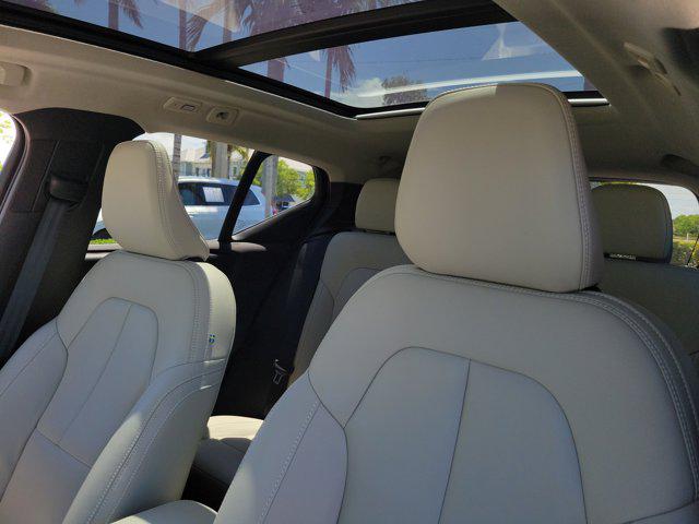 2024 Volvo XC40 B5 Plus Bright Theme
