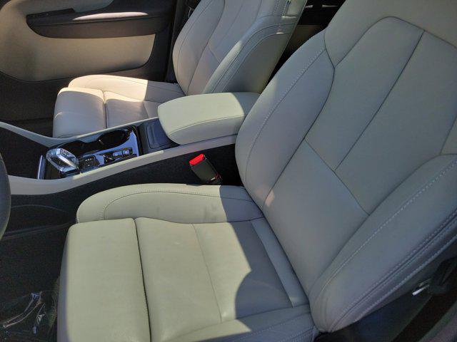 2024 Volvo XC40 B5 Plus Bright Theme