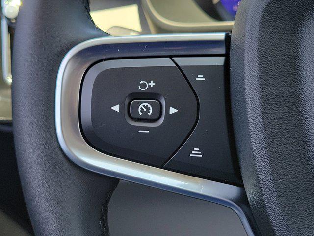 2024 Volvo XC40 B5 Plus Bright Theme
