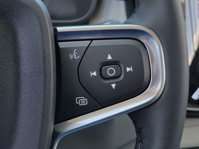 2024 Volvo XC40 B5 Plus Bright Theme