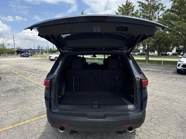 2023 Chevrolet Traverse FWD LT Cloth