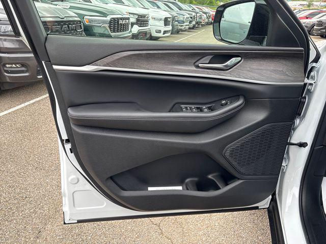2026 Jeep Grand Cherokee L Altitude 4x4