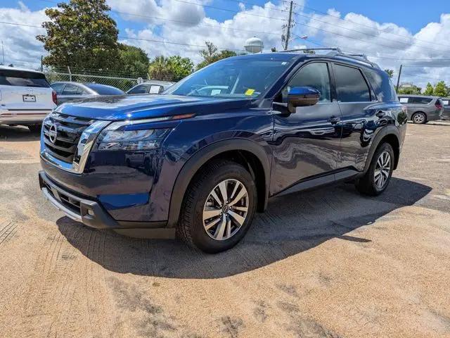 2025 Nissan Pathfinder SL FWD