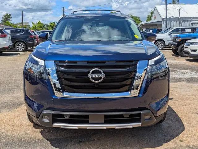 2025 Nissan Pathfinder SL FWD