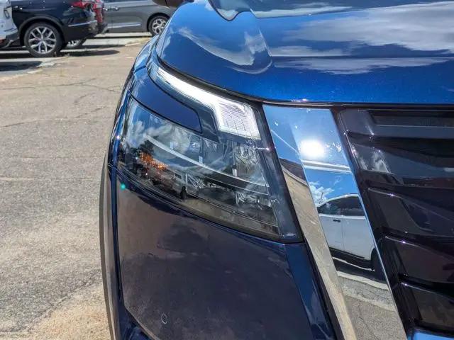 2025 Nissan Pathfinder SL FWD