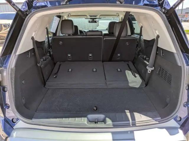 2025 Nissan Pathfinder SL FWD