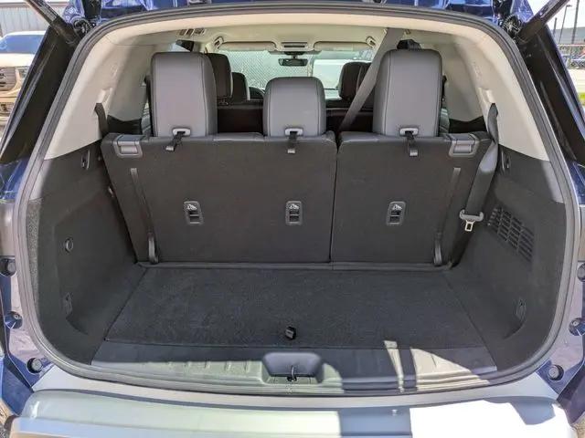 2025 Nissan Pathfinder SL FWD