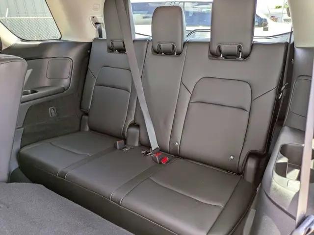 2025 Nissan Pathfinder SL FWD