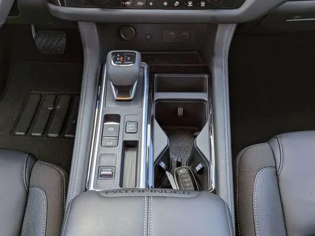 2025 Nissan Pathfinder SL FWD