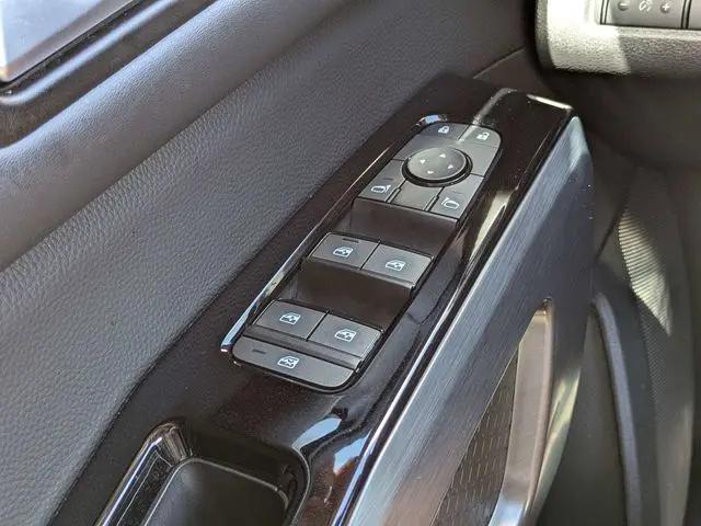 2025 Nissan Pathfinder SL FWD