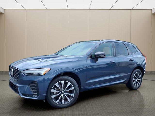 2024 Volvo XC60 B5 Core Dark Theme