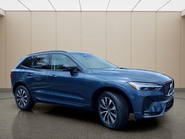2024 Volvo XC60 B5 Core Dark Theme