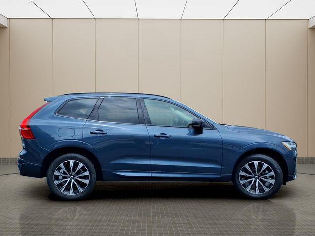 2024 Volvo XC60 B5 Core Dark Theme
