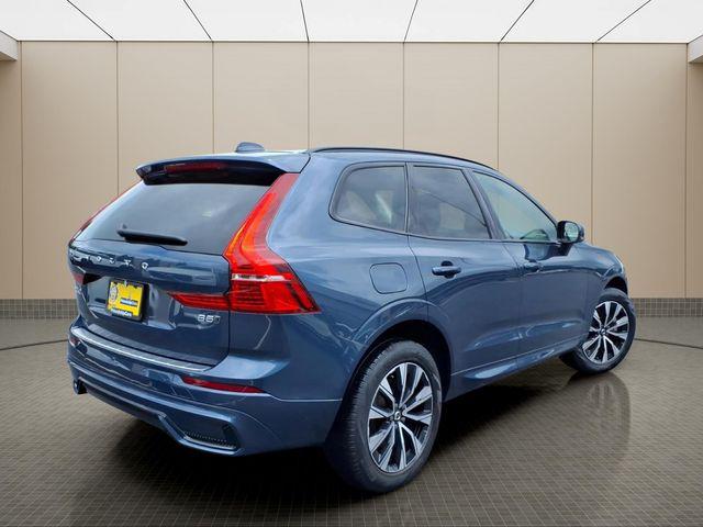 2024 Volvo XC60 B5 Core Dark Theme