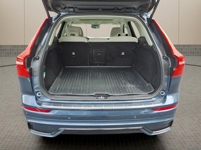 2024 Volvo XC60 B5 Core Dark Theme