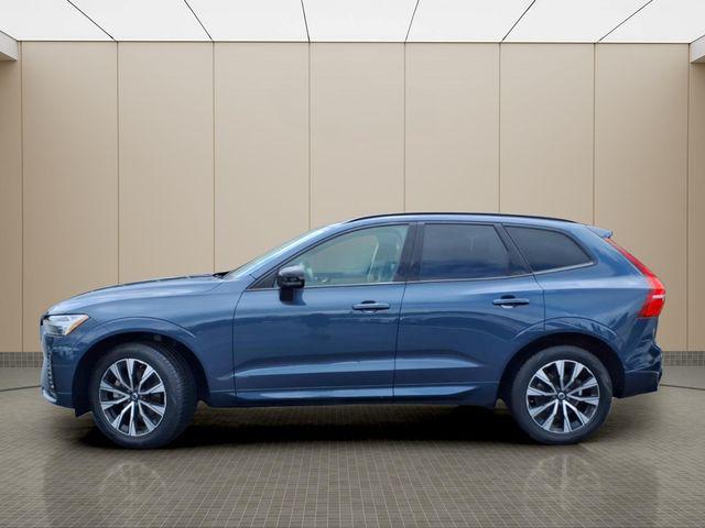 2024 Volvo XC60 B5 Core Dark Theme