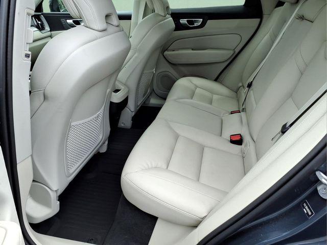 2024 Volvo XC60 B5 Core Dark Theme
