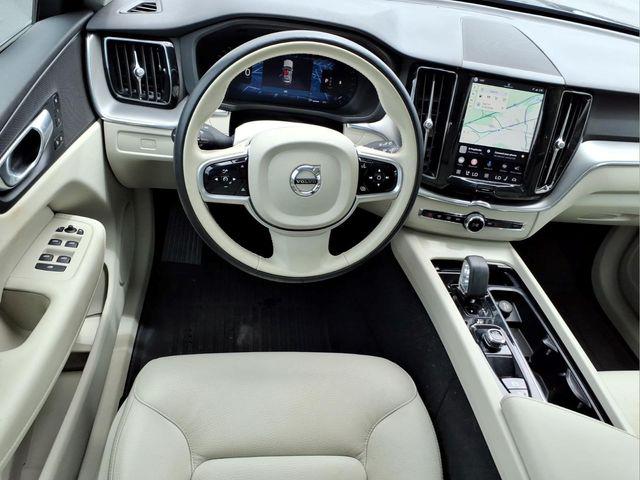 2024 Volvo XC60 B5 Core Dark Theme