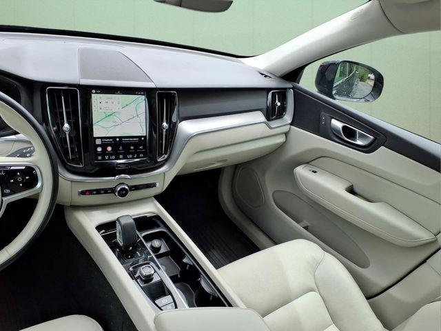 2024 Volvo XC60 B5 Core Dark Theme