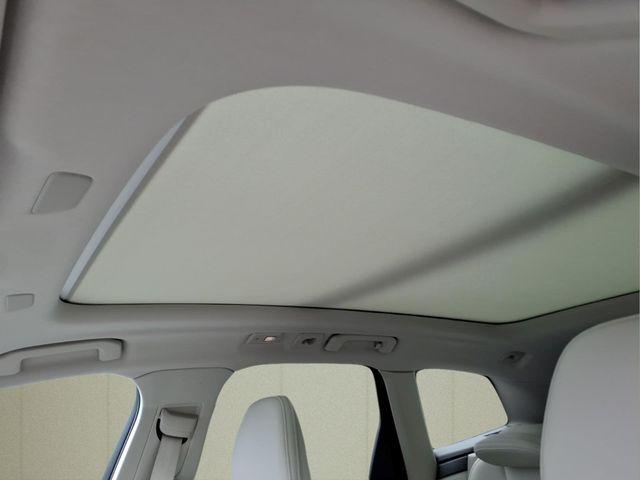 2024 Volvo XC60 B5 Core Dark Theme