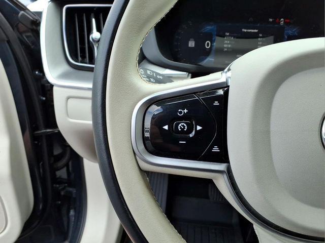 2024 Volvo XC60 B5 Core Dark Theme